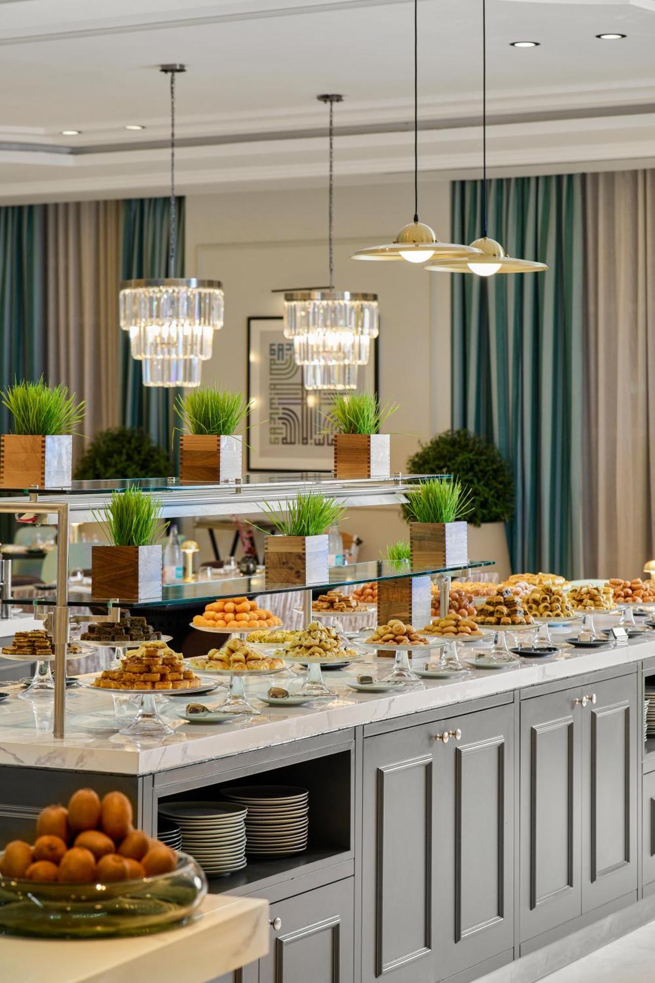 الشقق الفندقية مكةفي  Address Jabal Omar Makkah المظهر الخارجي الصورة A buffet at a hotel